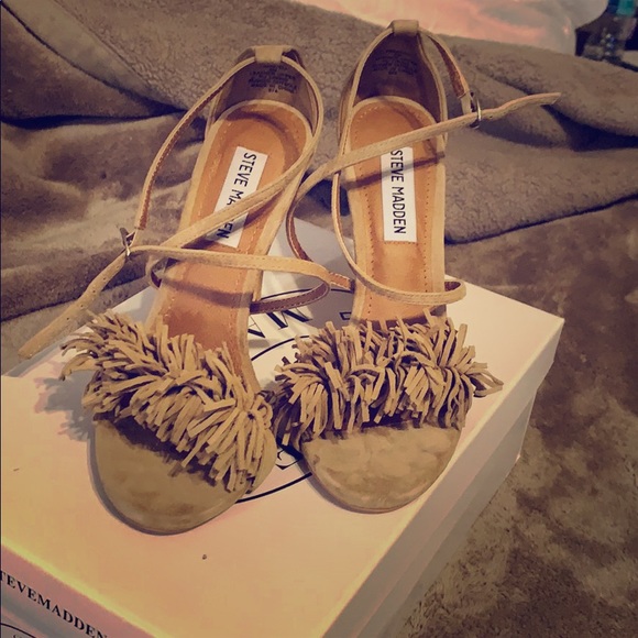 Women Heels - Picture 1 of 5